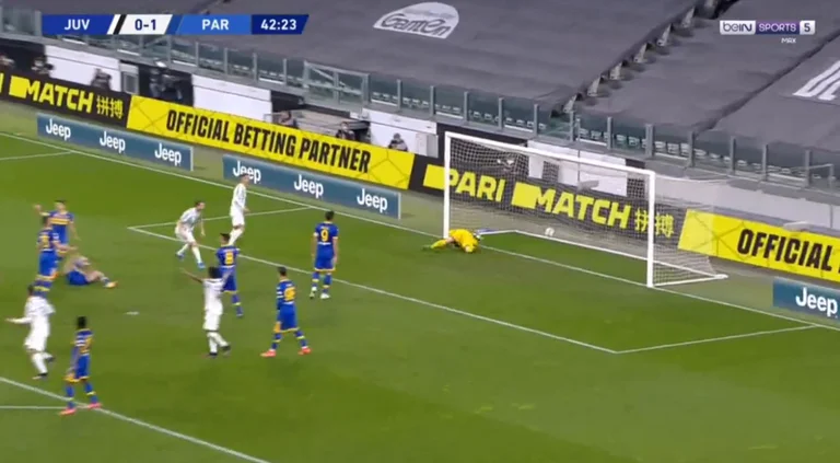 Juventus equates Parma with a simple brilliant goal by Alex Sandro to vol