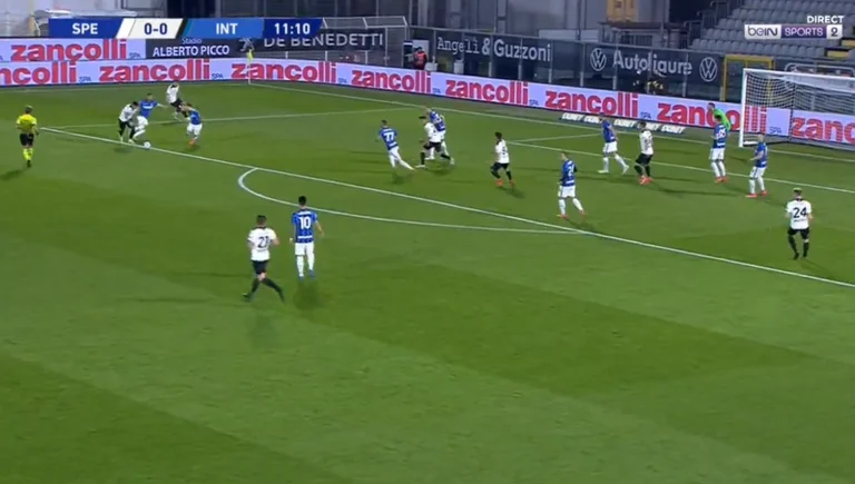 Spence chocs Inter, Farias tire sur la différence d'une autre mauvaise réaction de Handanovic