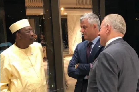 Il a été tué au combat hier, Pacolli se souvient avoir rencontré le président du Tchad, où était Thaci.