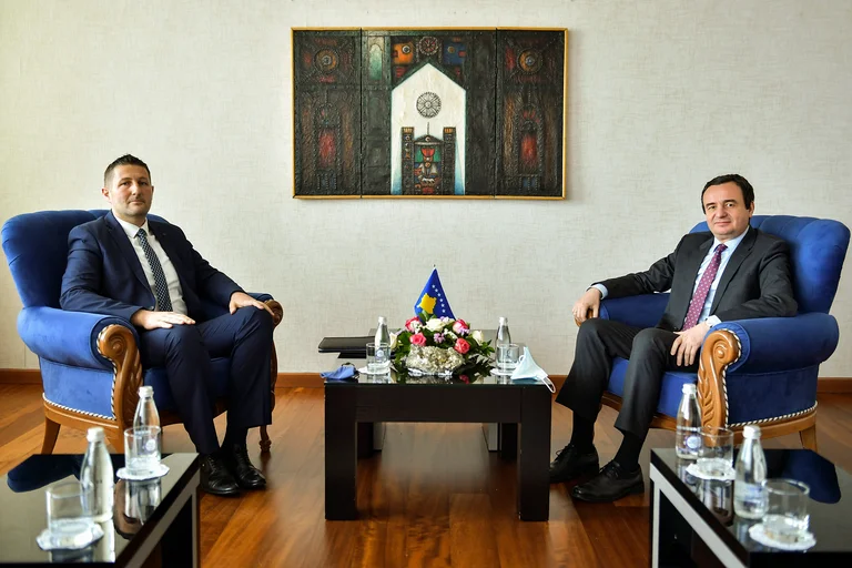 Kurti nomme un nouveau directeur des douanes du Kosovo