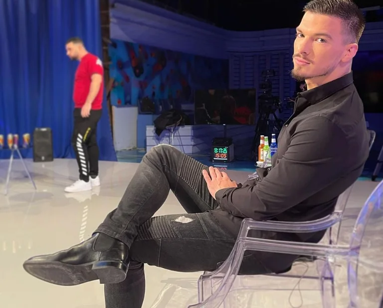 El corazón de Jasmine se rompe de nuevo: Andy capturado con una chica en Pristina