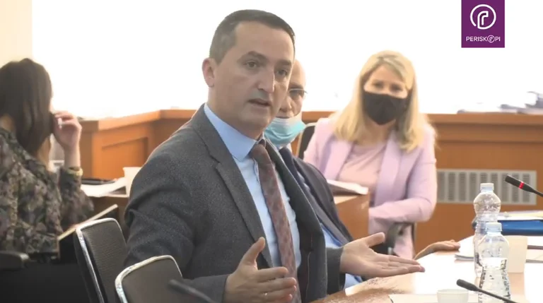 LVVV pide el despido de la junta de RTK, Kastrati les dice que no se muestren