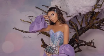Diona Fona continue avec le billet attrayant de l'arrière du clip