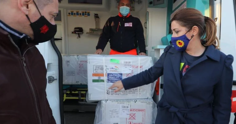 Cinquante mille vaccins AstraZeneca arrivent en Albanie