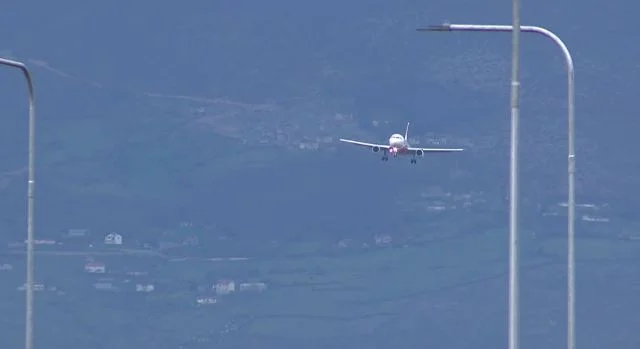 The first plane lowers “Flarates” at Kukes Airport