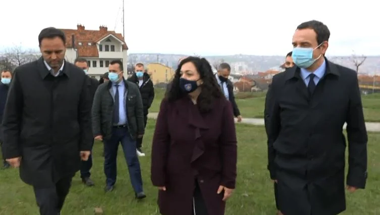 Homashe Staatsoberhäupter an Märtyrer in Pristina, Osmani und Konjufca sprechen auch über KLA