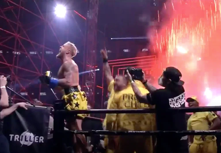 “YouTuber” Jake Paul triomphe sur Ben Askren lors du premier tour de knockout