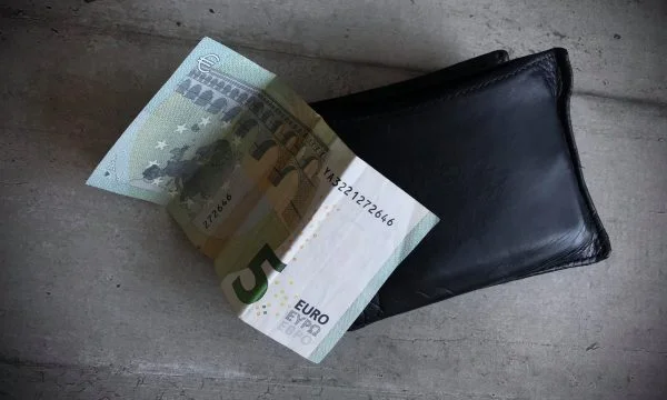 Ferizayas finds Serbian portfolio and hands it over to police