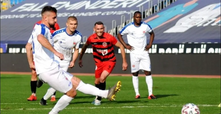 Pristina forte pour Arbury