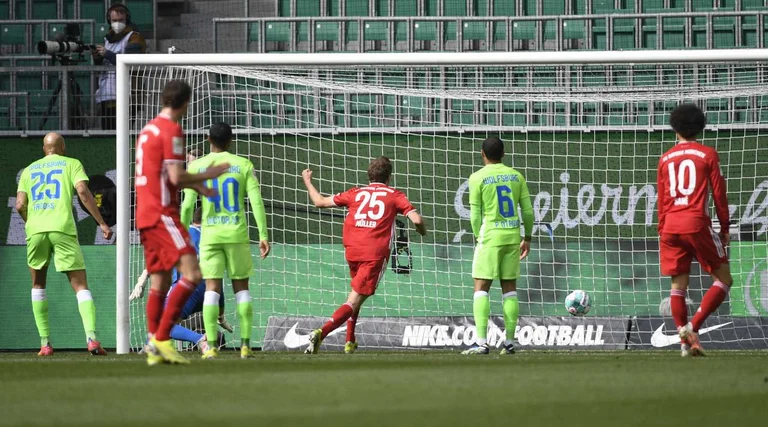 Bairn Munich triomphe avec difficulté contre Wolfsburg, brille avec jeune bavarez