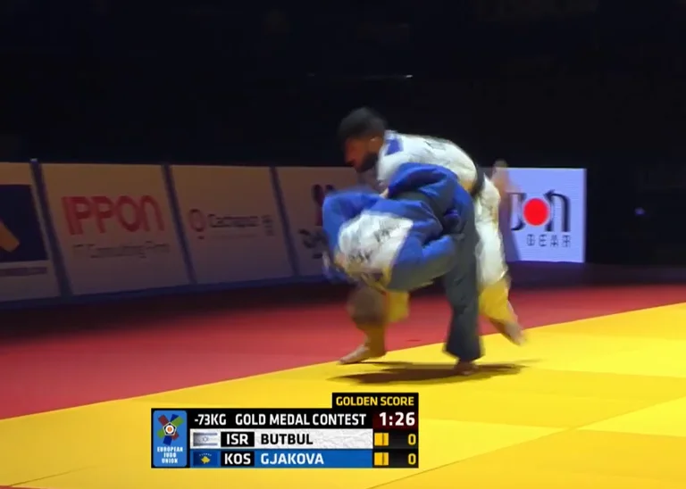 Exciting: El momento en que Akil Gjakova es proclamado campeón europeo después de derrotar al oponente israelí