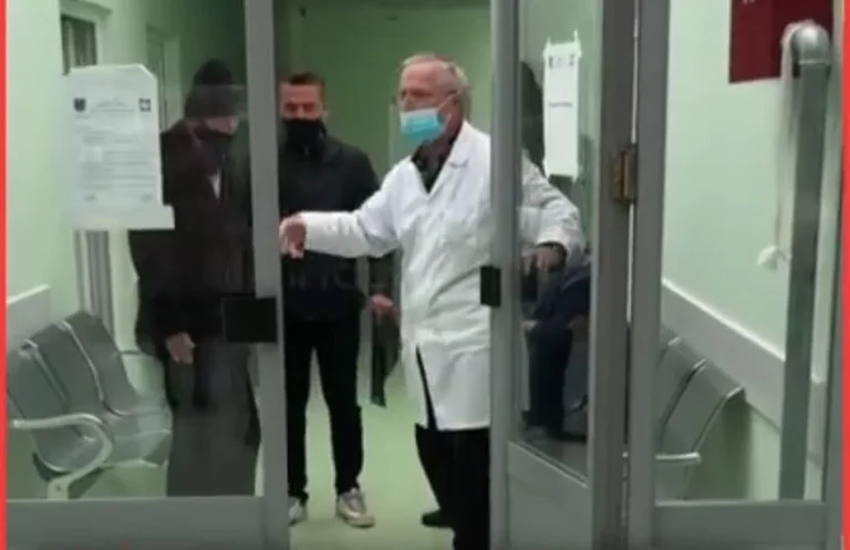 “Le médecin arrêté la nuit dernière, a examiné 47 patients” dans la journée