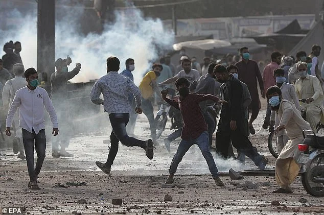 Prophet Muhammad's cartoons, violent protests in Pakistan, block access to all social networks