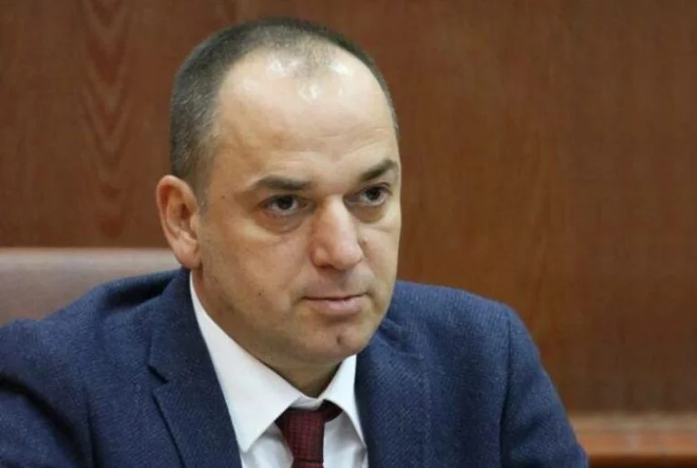 KDI: Skandal në Komunën e VV’së, çmimi i ulëseve të qytetit rritet 9900%