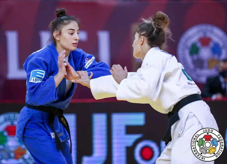 Nora Gjakova dans le concours de médaille de bronze, battue par le Portugais