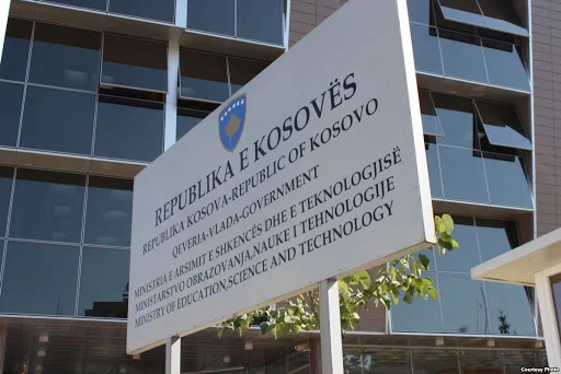 Refuzohet kërkesa për pushim 1 javor, mësimi vazhdon të hënën në mënyrë normale