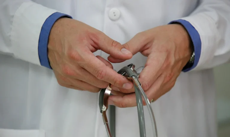 L'Oda des médecins réagit après la suspension et l'arrestation du médecin à Podujevo