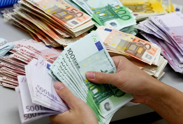 Municipal officials arrested yesterday at Ferizaj were found 17 thousand euros