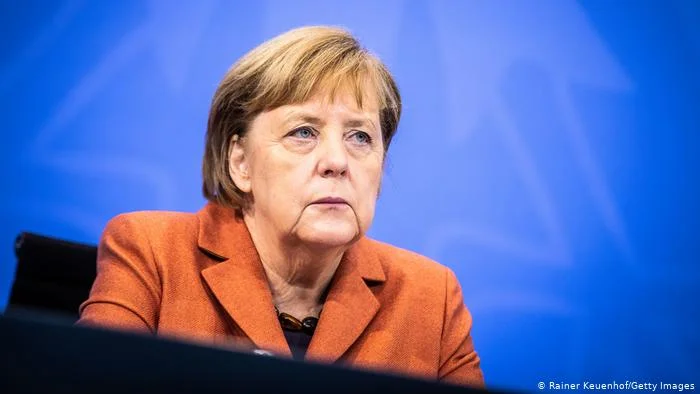 Merkel appelle la Russie à réduire les troupes militaires à la frontière ukrainienne