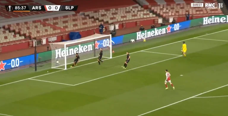 Arsenal Supremo contra Slavia Praga, marca Nicolas Pepe