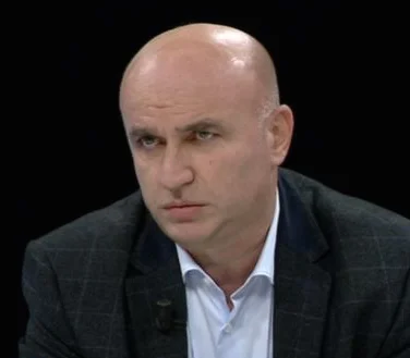 La crisis de Rinas refleja el trato de Ilir Meta con Sali Berisha el 25 de abril.