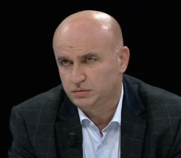 La crise de Rinas reflète le fait qu'Ilir Meta a traité Sali Berisha le 25 avril.