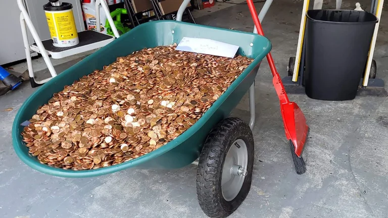 Il a quitté son travail, son ex-chef prend une merde et lui envoie un salaire de centime.