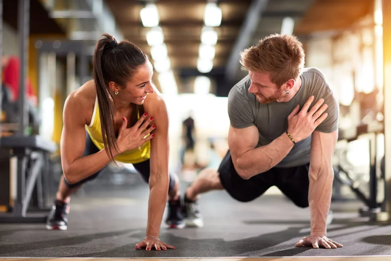 C'est combien d'heures par semaine tu dois t'entraîner pour rester en forme