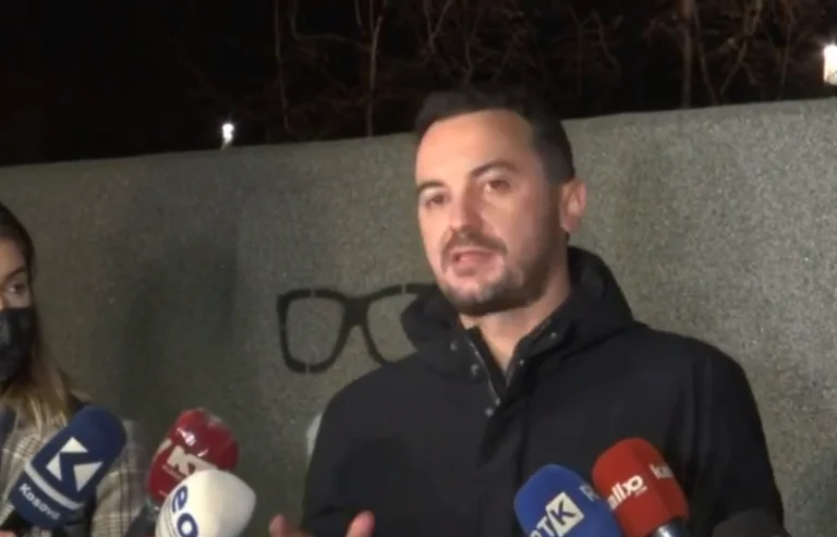 Dr Hypocrite, action de PSD) Avant le gouvernement dédié à Arben Vitit