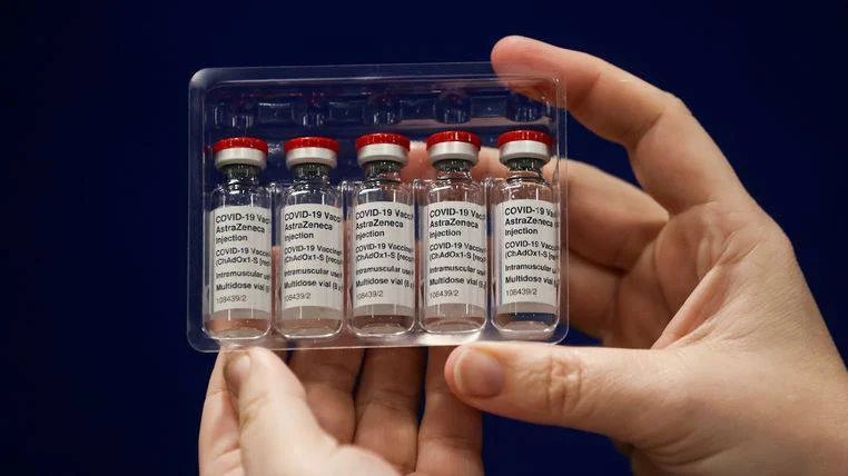Das Risiko der Blutgerinnung durch AstraZeneca-Impfstoff, junge Menschen in Großbritannien erhalten einen anderen Impfstoff