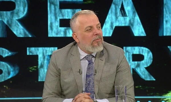 Kritikball Kurt: Quarantäne einstellen, jetzt wird kein Kosovo-Lehrer in Albanien geimpft