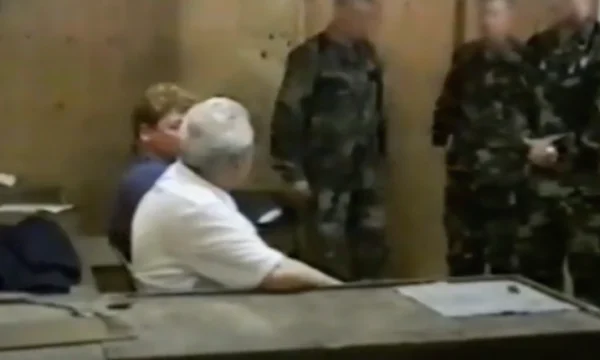 Raras vistas del arresto de Milosevic: Se celebró en la base americana antes de ser transferida a La Haya