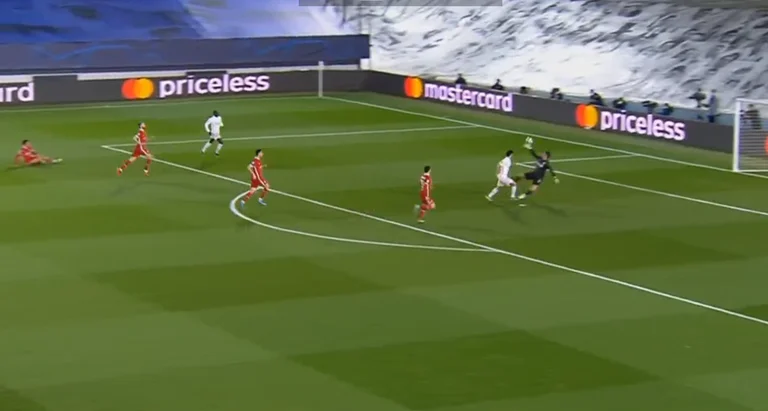 El Real Madrid derrota a Liverpool otra vez, Marco Asensio va a la red con una pelota