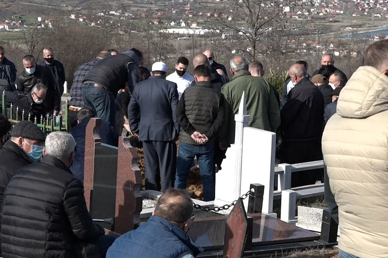 Serbia forces' 26-year-old tomb was found at Muslim cemetery in Mitrovica