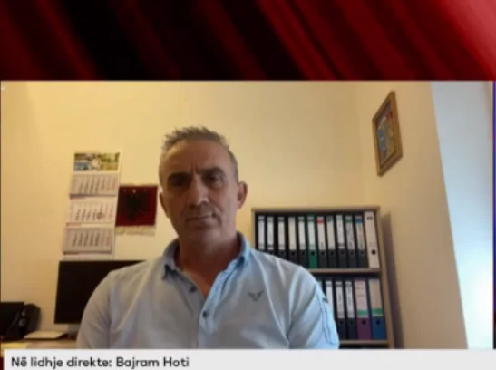 This is the citizen seeking to remove Rugova's flag: I was a friend of studies with Hashim Thaci