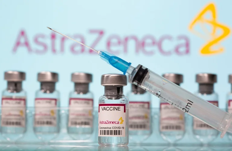 Il y a un lien clair entre AstraZeneca et les caillots sanguins, dit le responsable de l'EMA