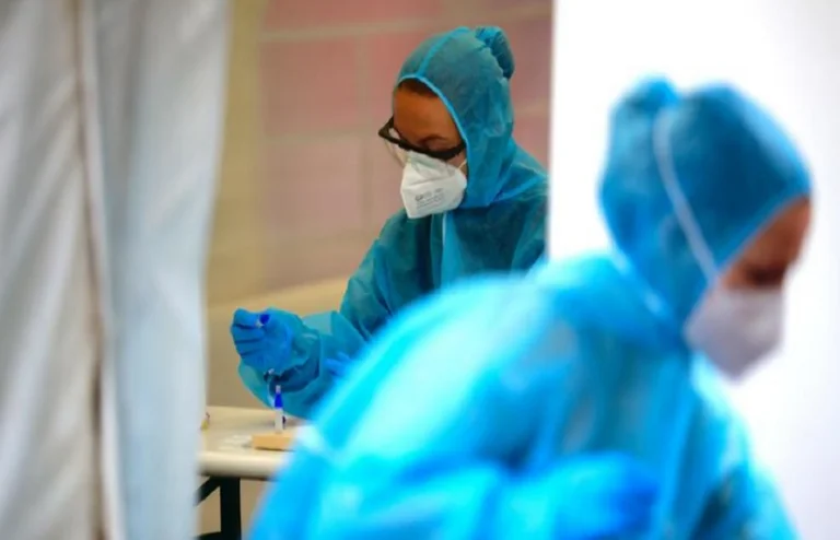 Aux États-Unis, les jeunes sont ceux qui mangent “ ” infection.