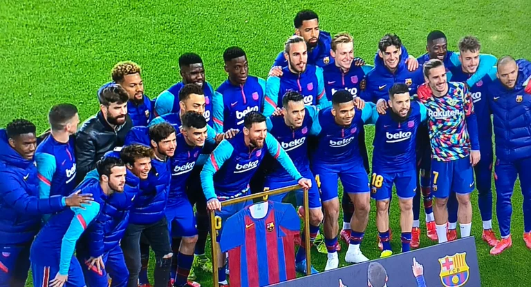 Messy accepts special fan after becoming the most historic player in Barcelona