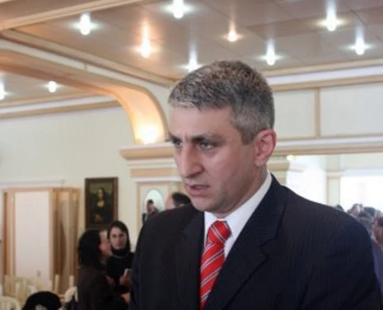 Lushi: Estoy con Selim, Wessel, Thaci, como en los días de guerra.