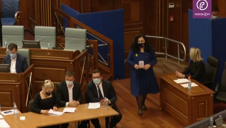 Nor in the second round: Vjosa Osmani gets enough votes for president