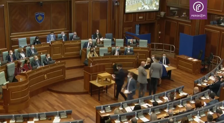 Ouverture d'audiences pour l'élection du président, 84 députés présents dans la salle