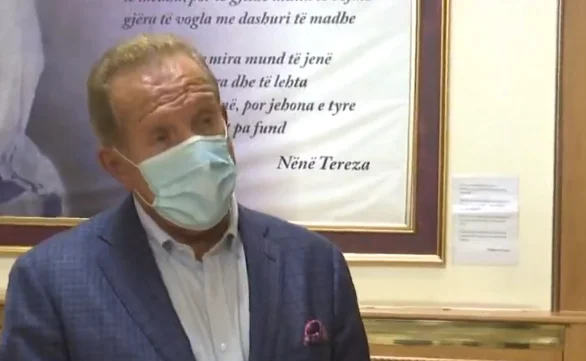 Behgjet Pacolli arrive à la Chambre, a un appel pour les députés
