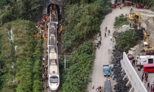 Taiwan tren tragedia , Ministro de Transportes Resigns