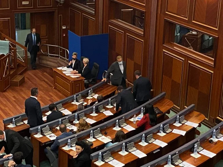 Three LDK deputies didn't do Kuorum to Vjosa Osmani so far
