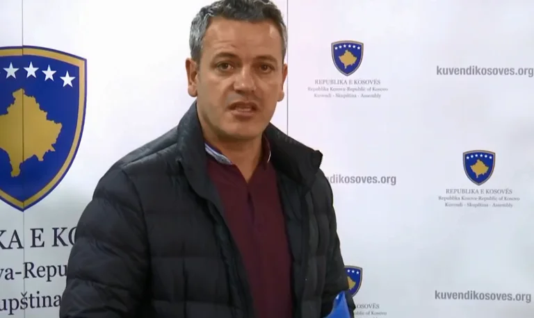 LDK Gashi: Kurt ne rejette pas la loi, on ne l'appelle pas président.