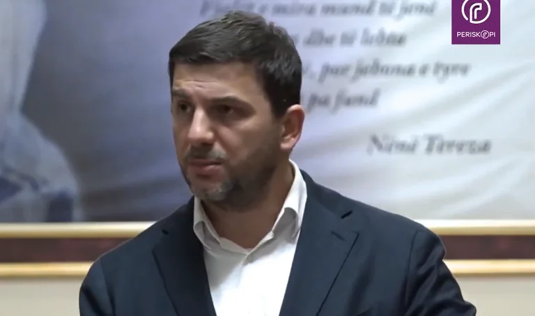 Krasniqi ) Kurti: Brace-toi, tiens-toi à la tâche du premier ministre