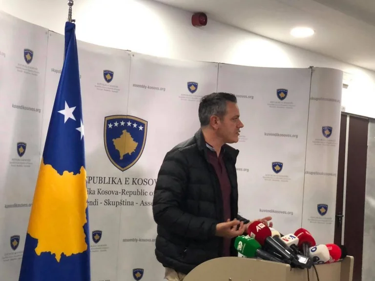 Gashi dice que hubo interferencia en la lista de firmas para llamar a la sesión