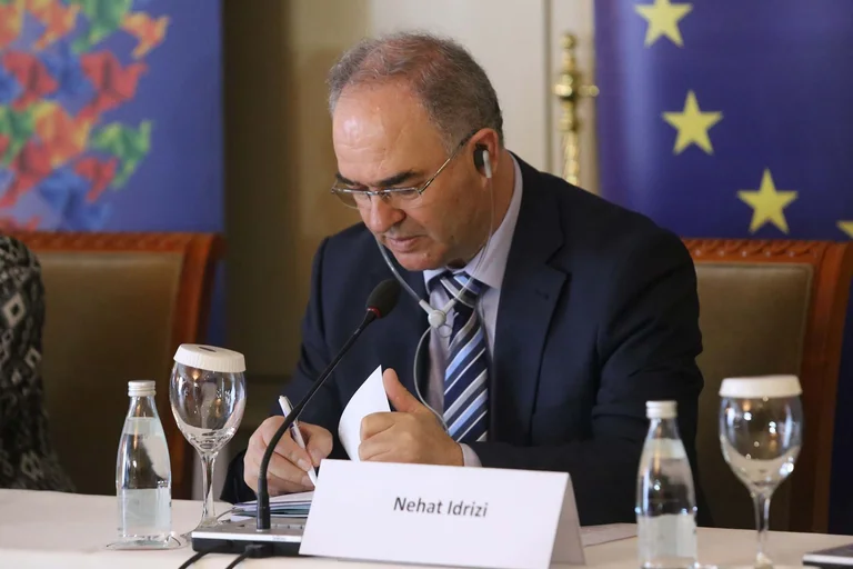 Idriz alarma la Embajada de la QUINT: la elección del presidente puede ser no religiosa