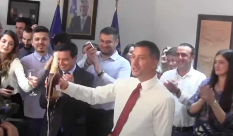 Bekim Colak cuenta por qué abrió el champán para la liberalización de visas en 2016