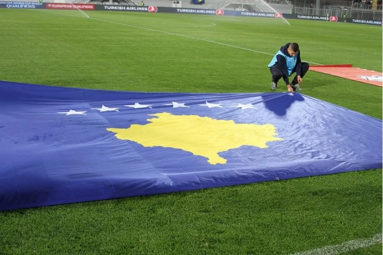 Tuttavia, la Spagna rispetta i simboli e gli inno del Kosovo